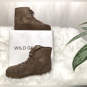 Wild Diva Lounge | color: 9 | color: Taupe